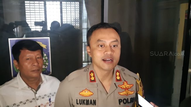 Bikin Geger, Tas Biru di Depan Hotel Sultan Ternyata Berisi Ini Bikin Geger, Tas Biru di Depan Hotel Sultan Ternyata Berisi Ini