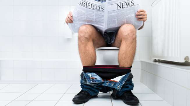 Survei: Lelaki Lebih Lama di Toilet Dibanding Perempuan, Ngapain?
