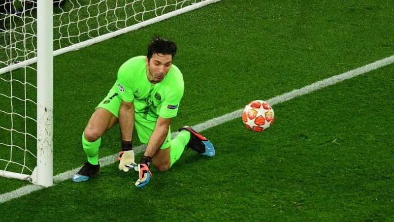 Barcelona Tawari Buffon Jadi Cadangan Ter Stegen