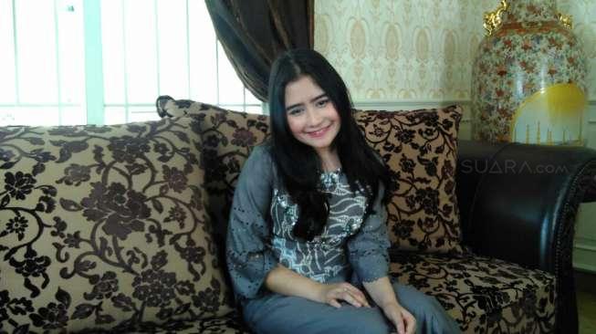Tak Ada Azan dan Susah Salat, Prilly Dilarang Ayah ke Korea Tak Ada Azan dan Susah Salat, Prilly Dilarang Ayah ke Korea