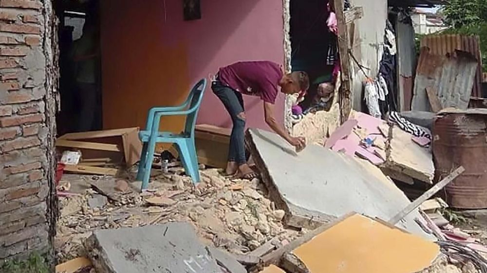 BMKG Konfirmasi Hoaks Gempa Besar dan Tsunami Ambon BMKG Konfirmasi Hoaks Gempa Besar dan Tsunami Ambon