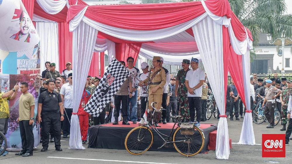 Seragam Veteran Jokowi di Bandung Lautan Sepeda
