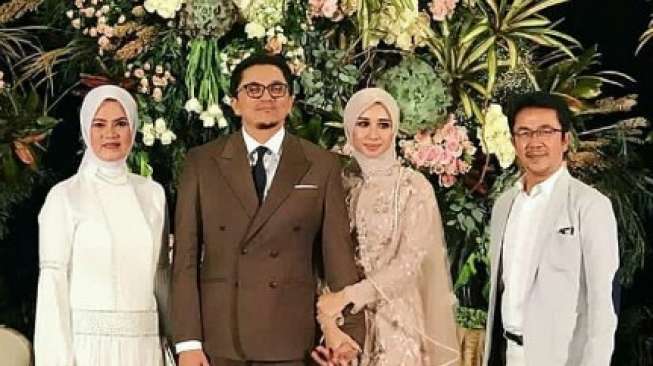 Intip Foto-foto Resepsi Laudya Bella-Engku Emran di Bandung Intip Foto-foto Resepsi Laudya Bella-Engku Emran di Bandung