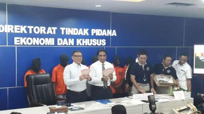 Dapat Bisikan Dukun, Pembuat Uang Palsu Sembunyi di Goa