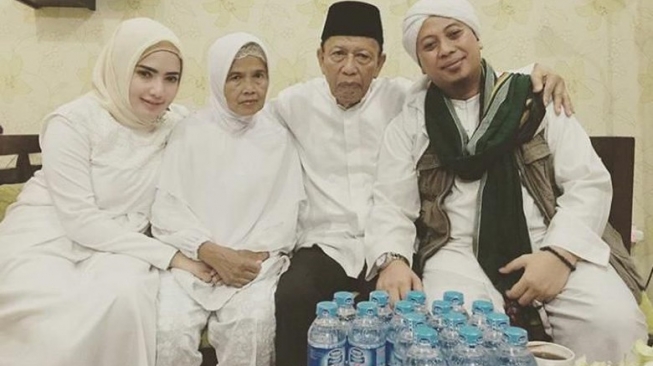 Istri Ungkap Opick Sudah Bercerai dari Yuliast Mochamad Istri Ungkap Opick Sudah Bercerai dari Yuliast Mochamad