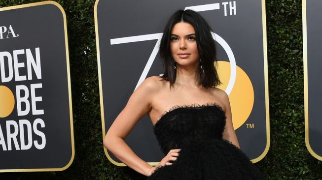 Setelah Foto Bugil, Kendall Jenner Bikin Heboh dengan Lelaki Ini Setelah Foto Bugil, Kendall Jenner Bikin Heboh dengan Lelaki Ini