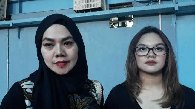 Sarita Bantah Suami Sudah Tinggalkan Jennifer Dunn Sarita Bantah Suami Sudah Tinggalkan Jennifer Dunn