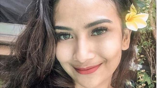 Mobil Plat Merah Jemput Vanessa Angel untuk Transaksi Seks di Surabaya Mobil Plat Merah Jemput Vanessa Angel untuk Transaksi Seks di Surabaya