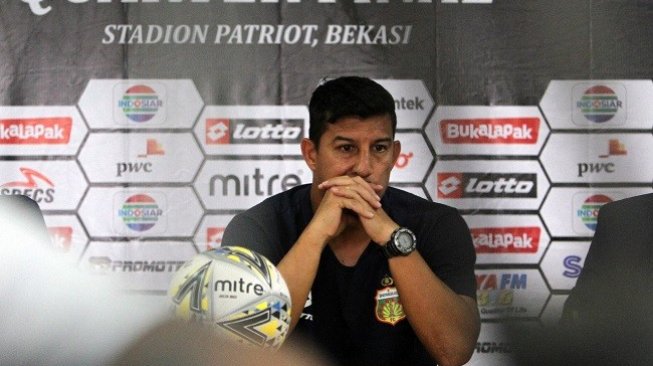 Timnya Dibantai 4-0, Pelatih Bhayangkara Tak Jamin Arema Bisa ke Final Timnya Dibantai 4-0, Pelatih Bhayangkara Tak Jamin Arema Bisa ke Final