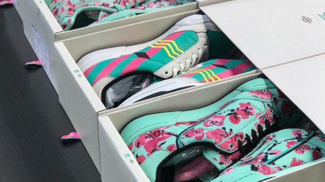 Sepatu Adidas Rp 14 Ribu Bikin Rusuh, Polisi Bubarkan Acara Penjualan Sepatu Adidas Rp 14 Ribu Bikin Rusuh, Polisi Bubarkan Acara Penjualan