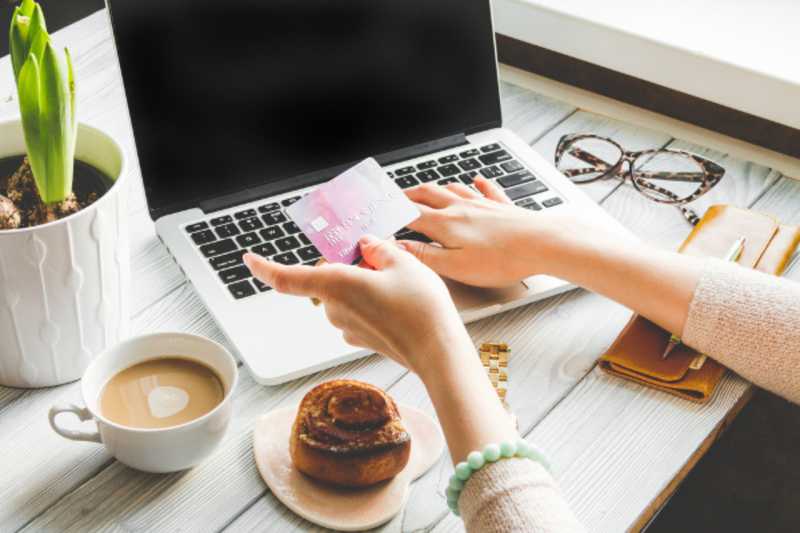 Berburu Tas dan Sepatu Mewah <i>Second-Hand</i> Online Berburu Tas dan Sepatu Mewah <i>Second-Hand</i> Online
