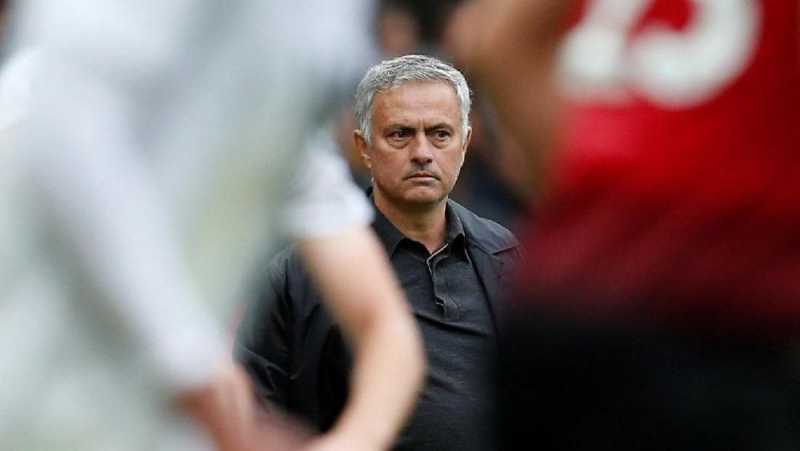 Mourinho Punya Firasat MU Gagal Saat Lihat Phil Jones Mourinho Punya Firasat MU Gagal Saat Lihat Phil Jones