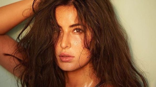 Cantik Banget, Katrina Kaif Sampai Dituduh Operasi Plastik