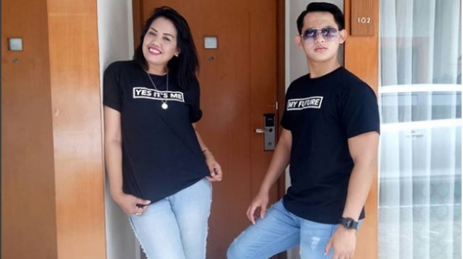 Dengan Pacar di Kamar Hotel, Ini Klarifikasi Elly Sugigi Dengan Pacar di Kamar Hotel, Ini Klarifikasi Elly Sugigi