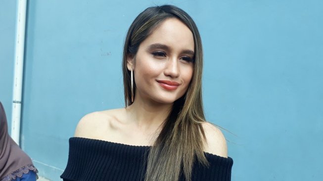 Berbusana Minim, Cinta Laura Tegaskan Tak Akan Ikut Puteri Indonesia