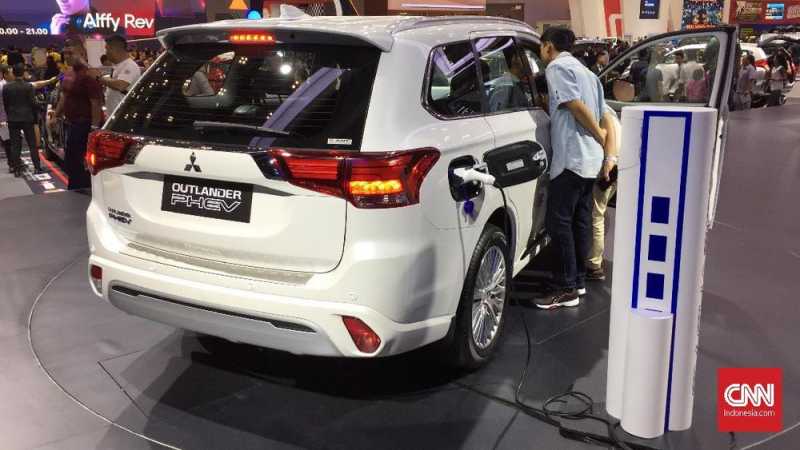 Mitsubishi Tak Terbuka Soal Penjualan Outlander PHEV Mitsubishi Tak Terbuka Soal Penjualan Outlander PHEV