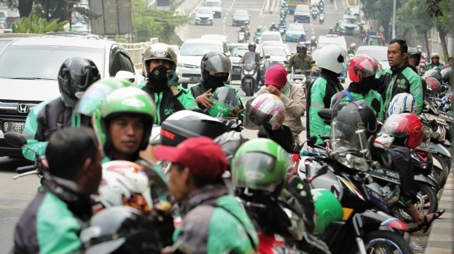 Baik Banget, Pelanggan Berikan Bingkisan ke Driver Ojol Ini Baik Banget, Pelanggan Berikan Bingkisan ke Driver Ojol Ini