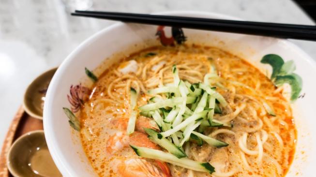 Ini Bedanya Laksa Singapura dengan Laksa Betawi Ini Bedanya Laksa Singapura dengan Laksa Betawi
