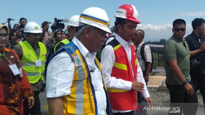 Jokowi Umumkan Letak Ibu Kota Baru Pertengahan Agustus, Langsung Dibuat Tol Jokowi Umumkan Letak Ibu Kota Baru Pertengahan Agustus, Langsung Dibuat Tol