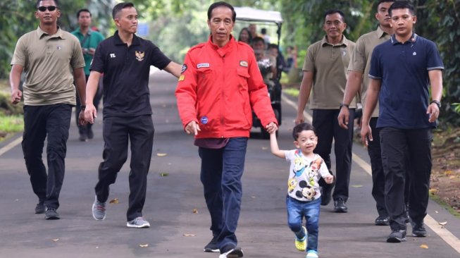 Pengen Digandeng Seperti Jan Ethes, Kaesang Pangarep Protes ke Jokowi