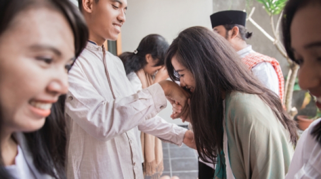 Waspada Bakteri Berbahaya saat Bagi - bagi Uang di Hari Raya! Waspada Bakteri Berbahaya saat Bagi - bagi Uang di Hari Raya!