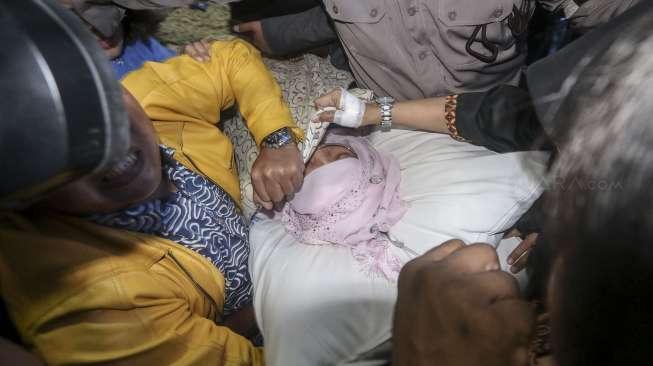 Cerita di Balik Kerudung Pink yang Dipakai Setya Novanto Cerita di Balik Kerudung Pink yang Dipakai Setya Novanto
