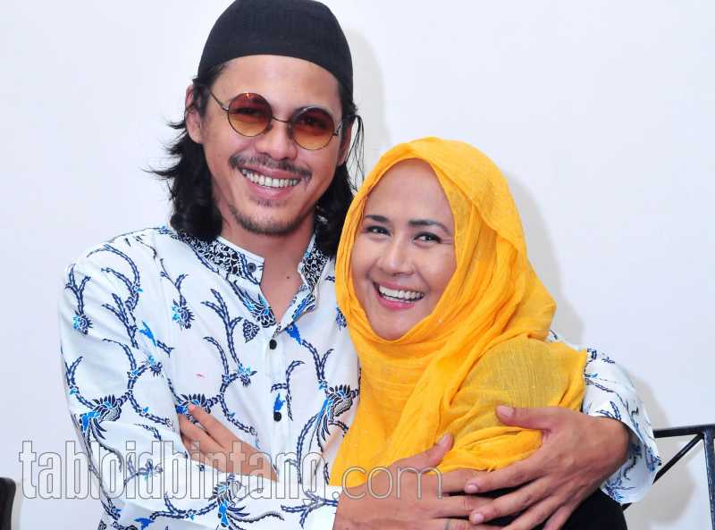 Ria Irawan Menyesal Terlambat Menikah dengan Mayky Wongkar Ria Irawan Menyesal Terlambat Menikah dengan Mayky Wongkar