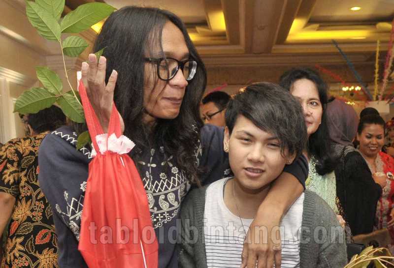 Aming Resmi Gugat Cerai Evelyn Aming Resmi Gugat Cerai Evelyn
