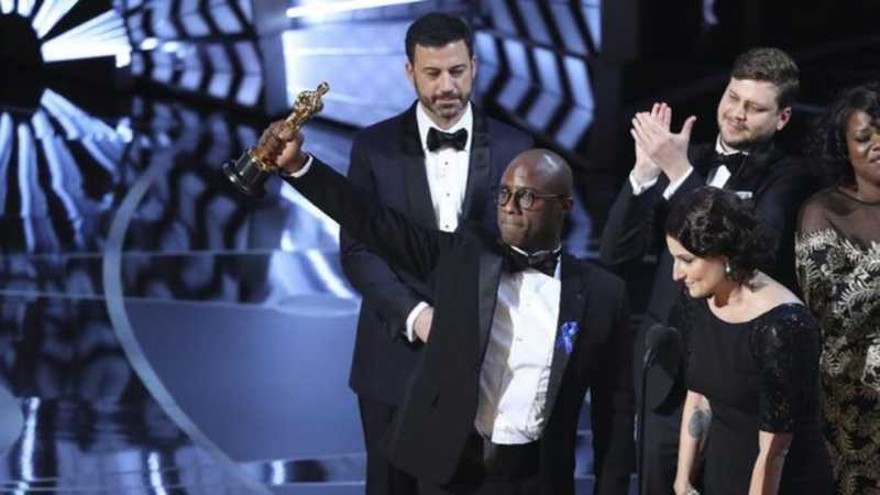 Kronologi Insiden Salah Amplop di Piala Oscar 2017 Kronologi Insiden Salah Amplop di Piala Oscar 2017