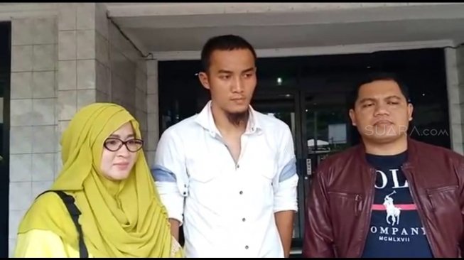 Rp 40 Juta Milik Okie Agustina Belum Dikembalikan oleh Travel Umrah Rp 40 Juta Milik Okie Agustina Belum Dikembalikan oleh Travel Umrah