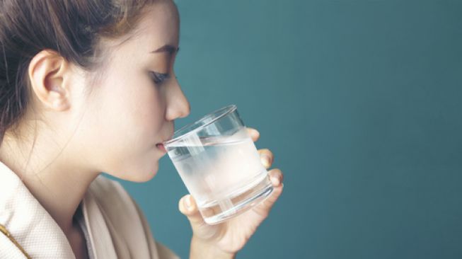 Hanya Minum Air Putih Selama Sebulan, Wanita Ini Ungkap Perubahan Kulitnya