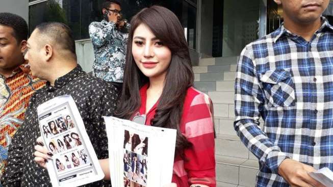 Polisi Usut Penyebar Foto Model Seksi Masuk Katalog Alexis Polisi Usut Penyebar Foto Model Seksi Masuk Katalog Alexis