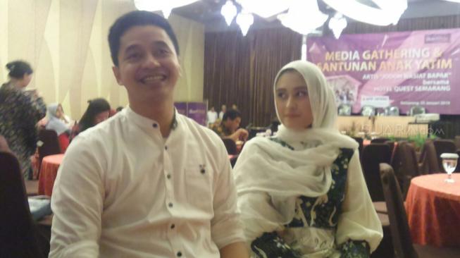 5 Gaya Liburan Adly Fayruz, Cucu Maruf Amin, Ganteng Berwibawa