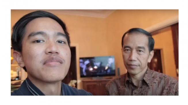 Kesengsem eSports, Jokowi Minta Ajarin Kaesang Mobile Legends Kesengsem eSports, Jokowi Minta Ajarin Kaesang Mobile Legends