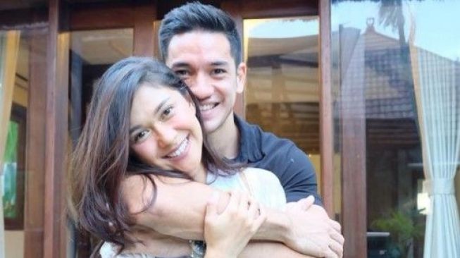 Diminta Bersyukur karena Punya Suami Tampan, Ini Kata Nana Mirdad Diminta Bersyukur karena Punya Suami Tampan, Ini Kata Nana Mirdad
