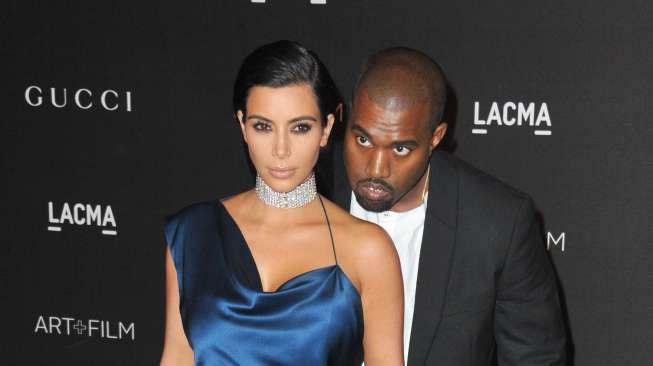 Kim dan Kanye West Nantikan Anak Ketiga Lewat Ibu Pengganti Kim dan Kanye West Nantikan Anak Ketiga Lewat Ibu Pengganti