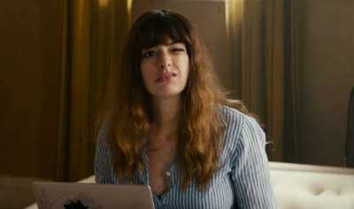 Anne Hathaway Mengendalikan Monster dalam Film Colossal