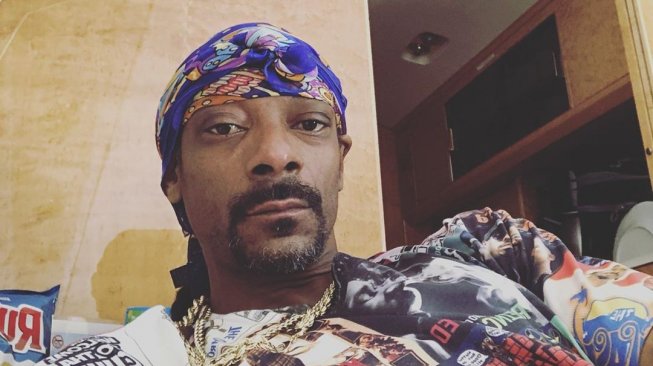 Belajar Membuat Sushi, Aksi Snoop Dogg Curi Perhatian Chef Asal Jepang