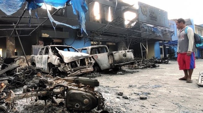 Kerusuhan di Jayapura: Lapas Abepura Dibakar, 4 Napi Kabur Kerusuhan di Jayapura: Lapas Abepura Dibakar, 4 Napi Kabur