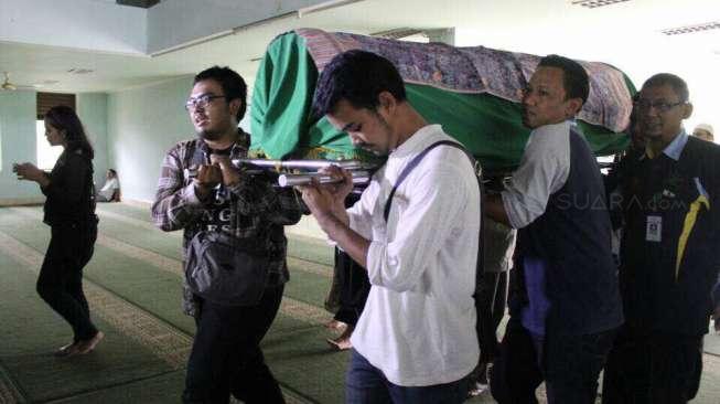 Kisah Jasad Yana Zein Akhirnya Digotong Wartawan Beramai-ramai Kisah Jasad Yana Zein Akhirnya Digotong Wartawan Beramai-ramai