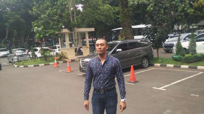 Mundur, Uus Menyesal Terjun ke Dunia Hiburan Mundur, Uus Menyesal Terjun ke Dunia Hiburan