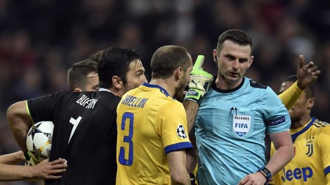 Naik Pitam, Buffon Nyaris Tiru "Headbutt" Zidane di Piala Dunia Naik Pitam, Buffon Nyaris Tiru "Headbutt" Zidane di Piala Dunia