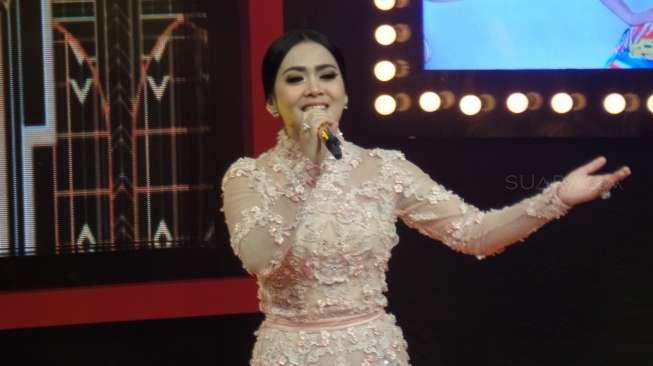 Terungkap Rambut Syahrini saat Kuliah, Cantik Nggak? Terungkap Rambut Syahrini saat Kuliah, Cantik Nggak?