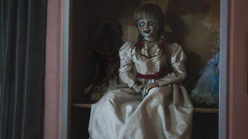 Annabelle dan Boneka Menyeramkan di Dunia Annabelle dan Boneka Menyeramkan di Dunia