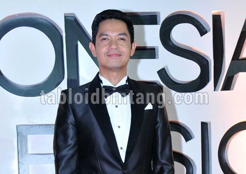 Dude Harlino Ungkap Pentingnya Infotaiment Bagi Selebriti Dude Harlino Ungkap Pentingnya Infotaiment Bagi Selebriti