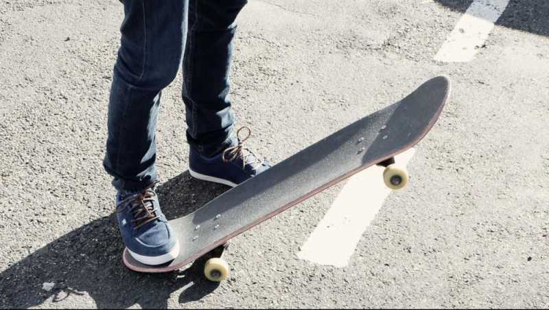 Menjajal Nyali dalam Seluncur Longboarding Menjajal Nyali dalam Seluncur Longboarding