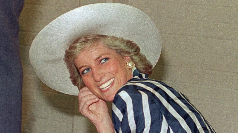 Insiden Putri Diana & Kekuatan Hengpong Jadul Cekrak-cekrek