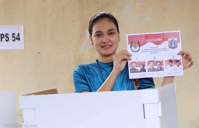 Di-bully, Luna Maya Tetap Pilih Ahok-Djarot Di-bully, Luna Maya Tetap Pilih Ahok-Djarot