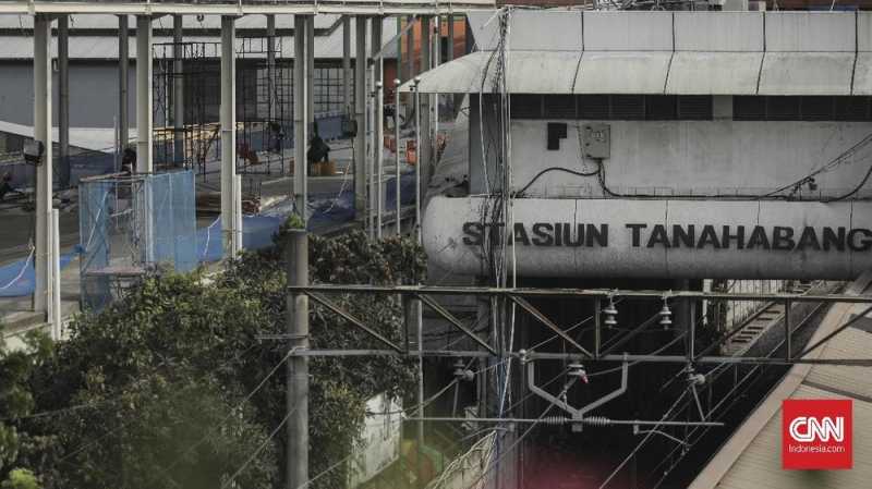 Tanah Abang Ricuh, Penumpang KRL Dilarang Keluar Stasiun