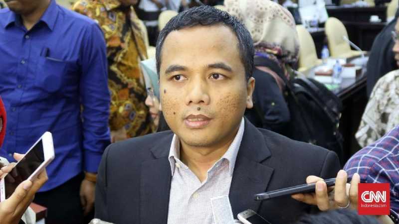 DPR Kritisi Wacana Traveloka dan Tokopedia Masuk Bisnis Umrah DPR Kritisi Wacana Traveloka dan Tokopedia Masuk Bisnis Umrah